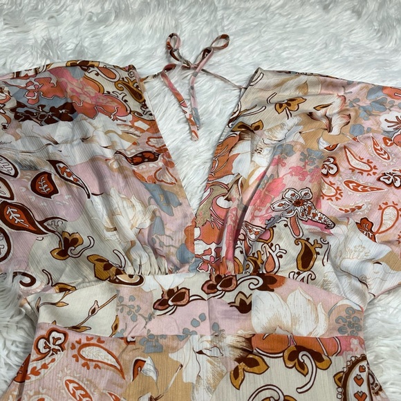 Aakaa Deep V Front and Deep V Back Balloon Sleeve Tie Back Paisley Mini Dress - Picture 6 of 16